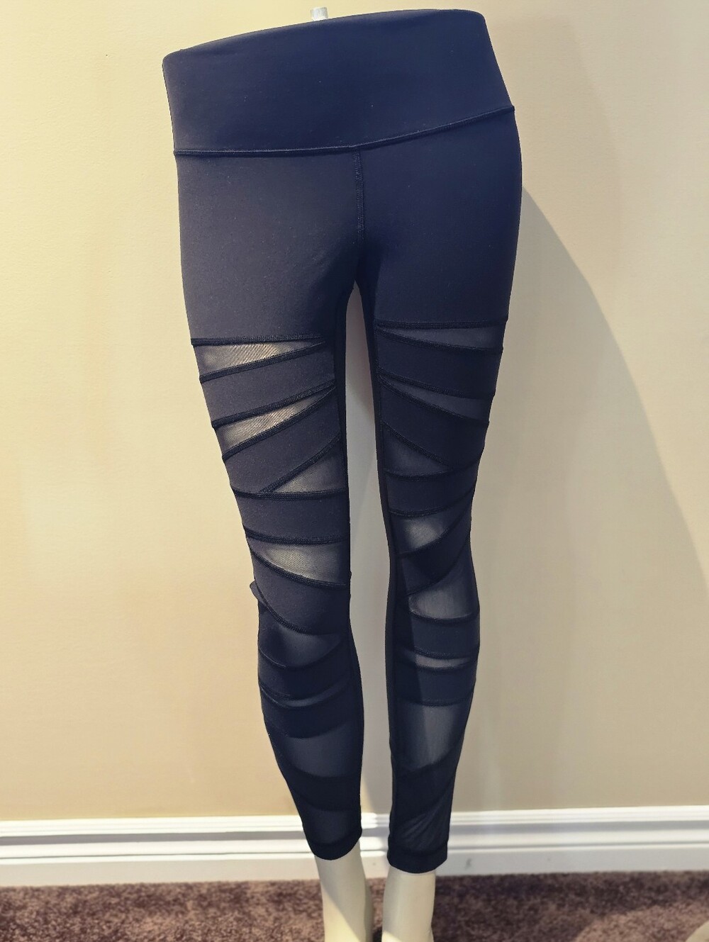 Sz 6 Special Edition Lululemon Wunder Under High-Rise Special Edition. Tech Mesh